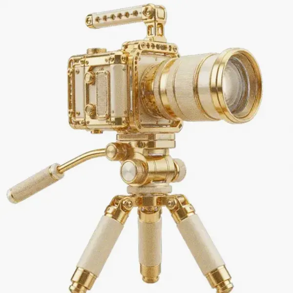 Camera on tripod — Hopa
